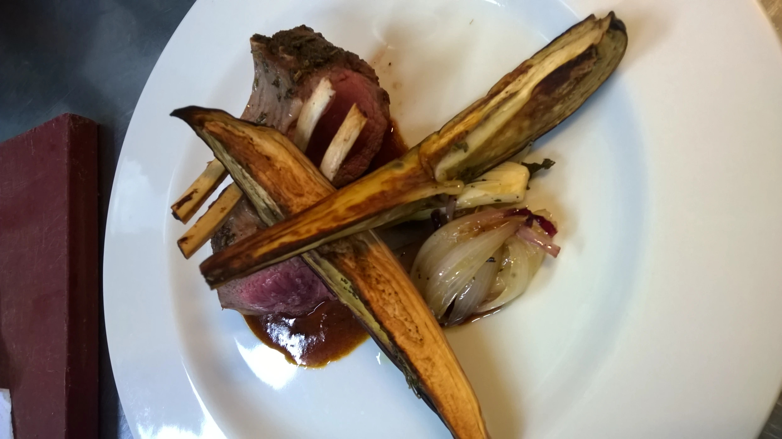 carre' d'agnello con cipollotto di tropea e legumi al forno.jpg