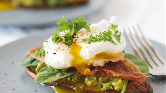 sweet-potato-toast-with-avocado-spinach-prosciutto-and-poached-egg-51.jpg