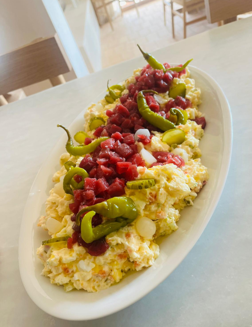Ensaladilla rusa con atún rojo.jpeg