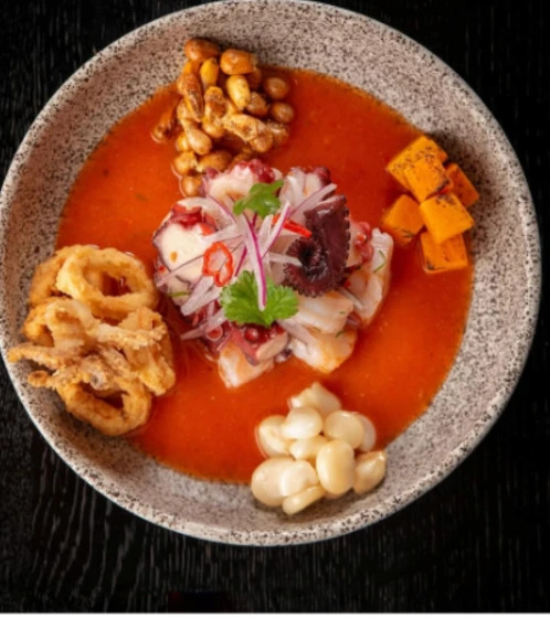 Tiradito de pescado curado en crema de aji amarillo y maracuya
