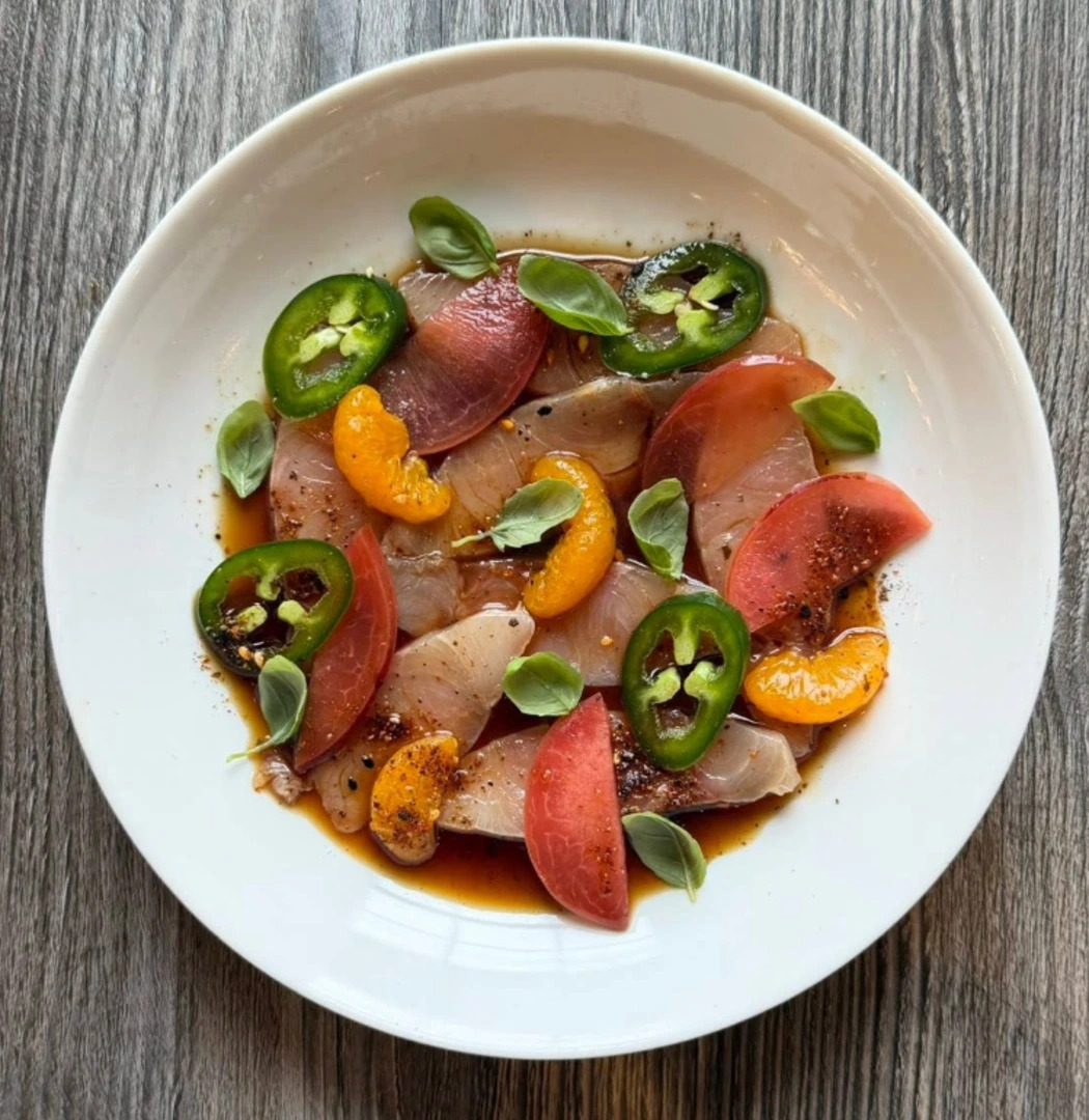Crudo de atún hamachi 1.jpg Crudo de atún hamachi 1.jpg