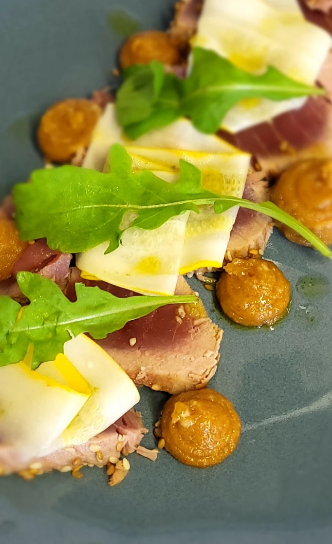 tataki thon rouge cacahuetes puree courgettes.jpg