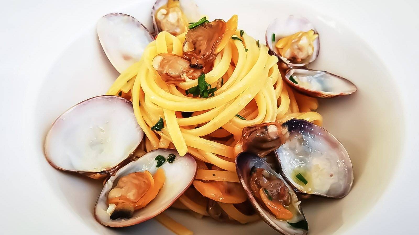 Linguine with clams.jpg