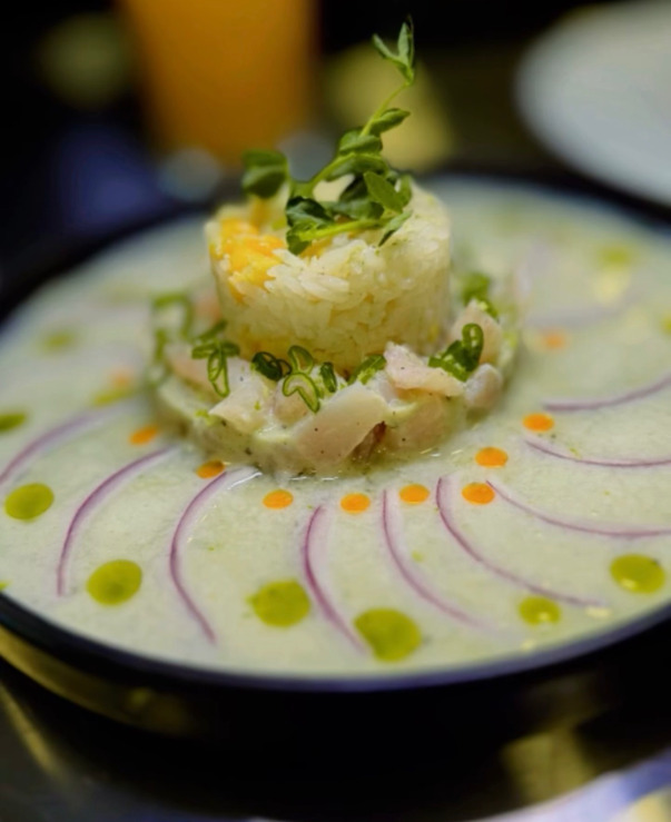 Ceviche de tilapia en leche de tigre
