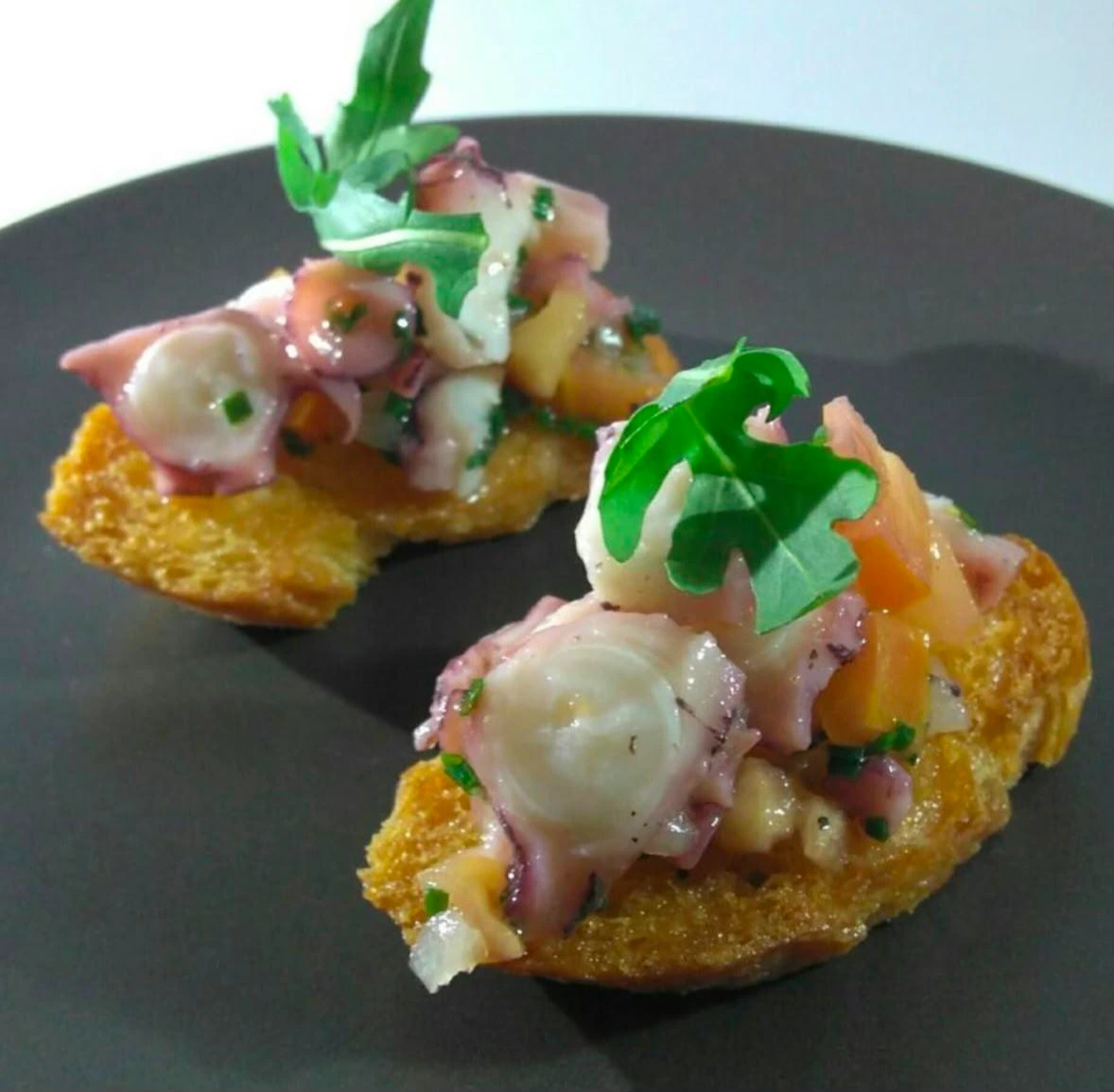 tostada de vinagreta de pulpo.jpeg tostada de vinagreta de pulpo.jpeg