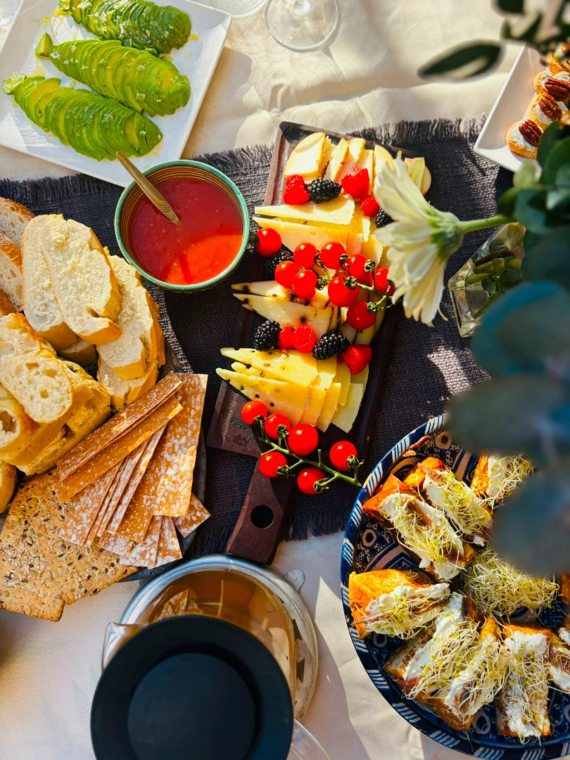BRUNCH & DRUNCH By Liana Ruiz