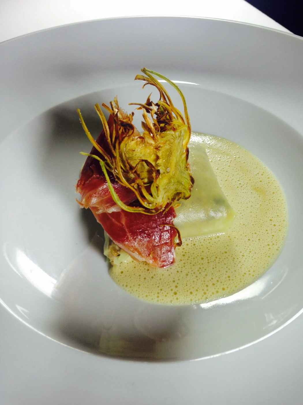 Raviole de setas y trufa emulsion de foie y alcachofas.jpg Raviole de setas y trufa emulsion de foie y alcachofas.jpg