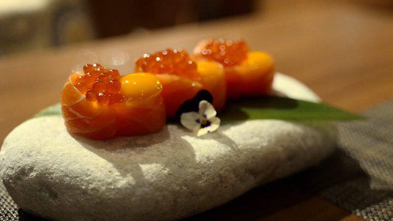 nigiri huevo e ikura.jpg nigiri huevo e ikura.jpg
