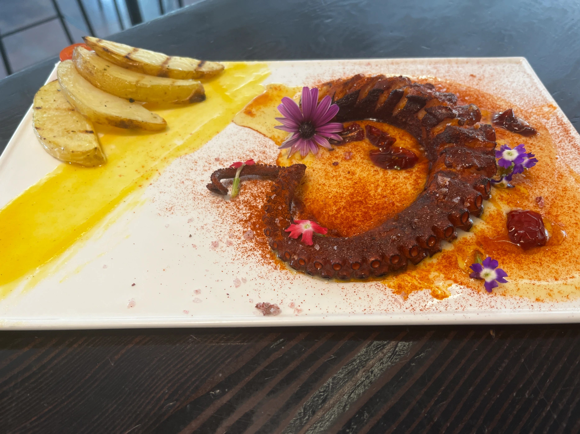 Pulpo con puré y salsa — IMG_8911 — 0983.jpg Pulpo con puré y salsa — IMG_8911 — 0983.jpg