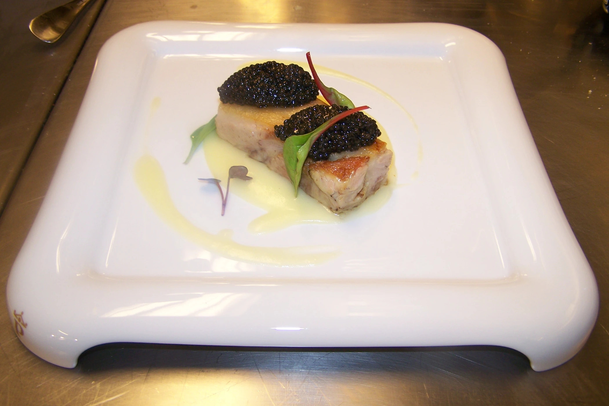 PRESENDO DE CERDO CON CAVIAR.JPG PRESENDO DE CERDO CON CAVIAR.JPG