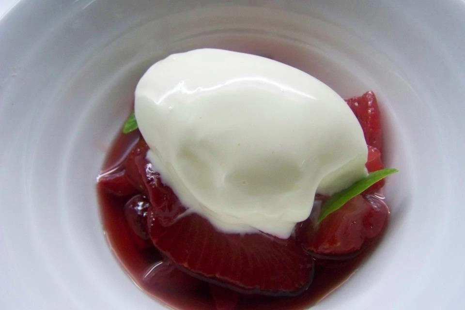 infusion de fresas y helado de leche merengada.jpg infusion de fresas y helado de leche merengada.jpg