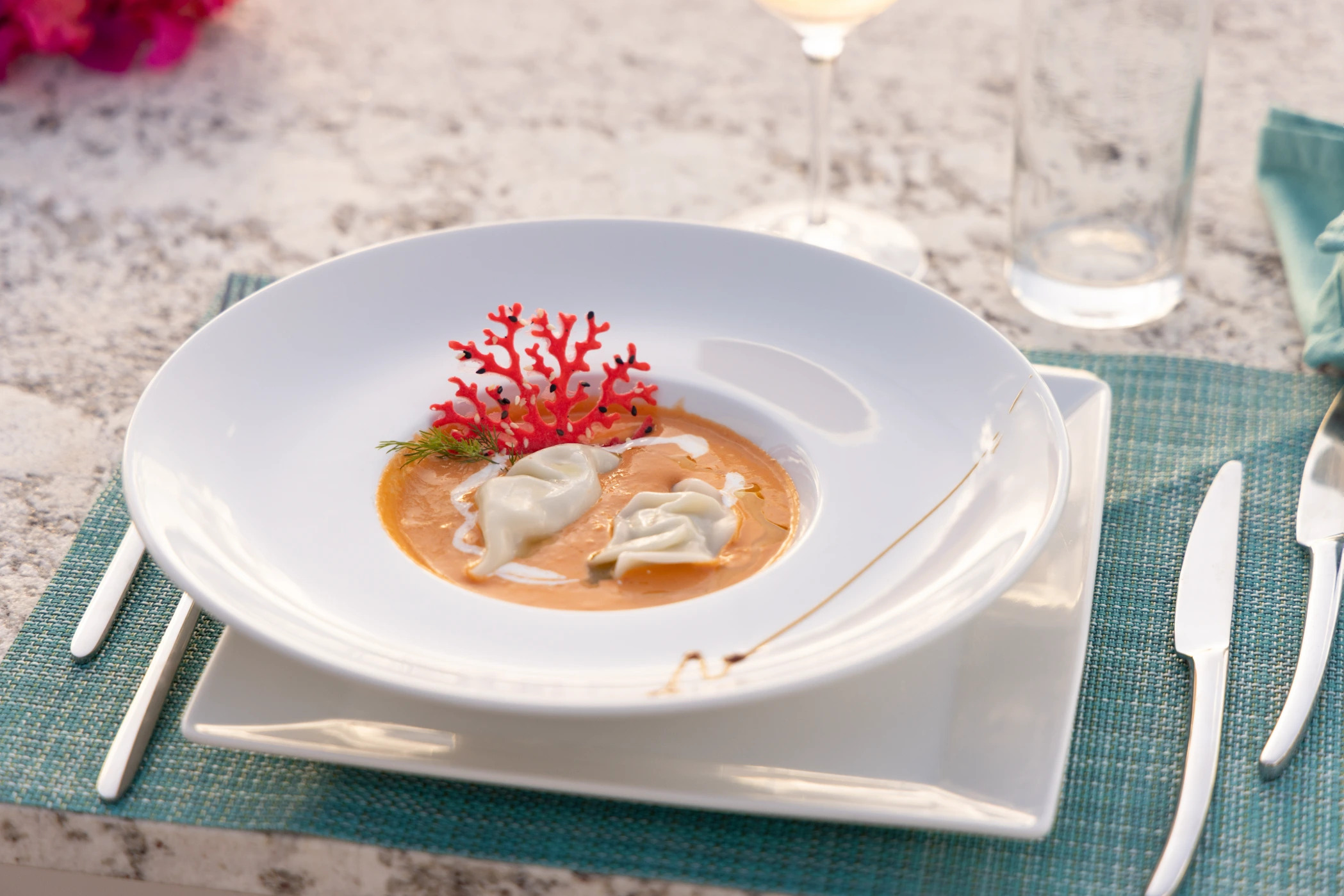 lobster bisque sur table 2.jpeg lobster bisque sur table 2.jpeg