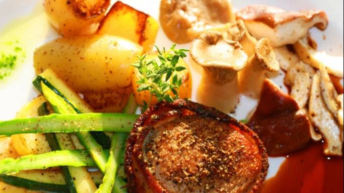 bacon-wrapped-petite-beef-filet.jpg