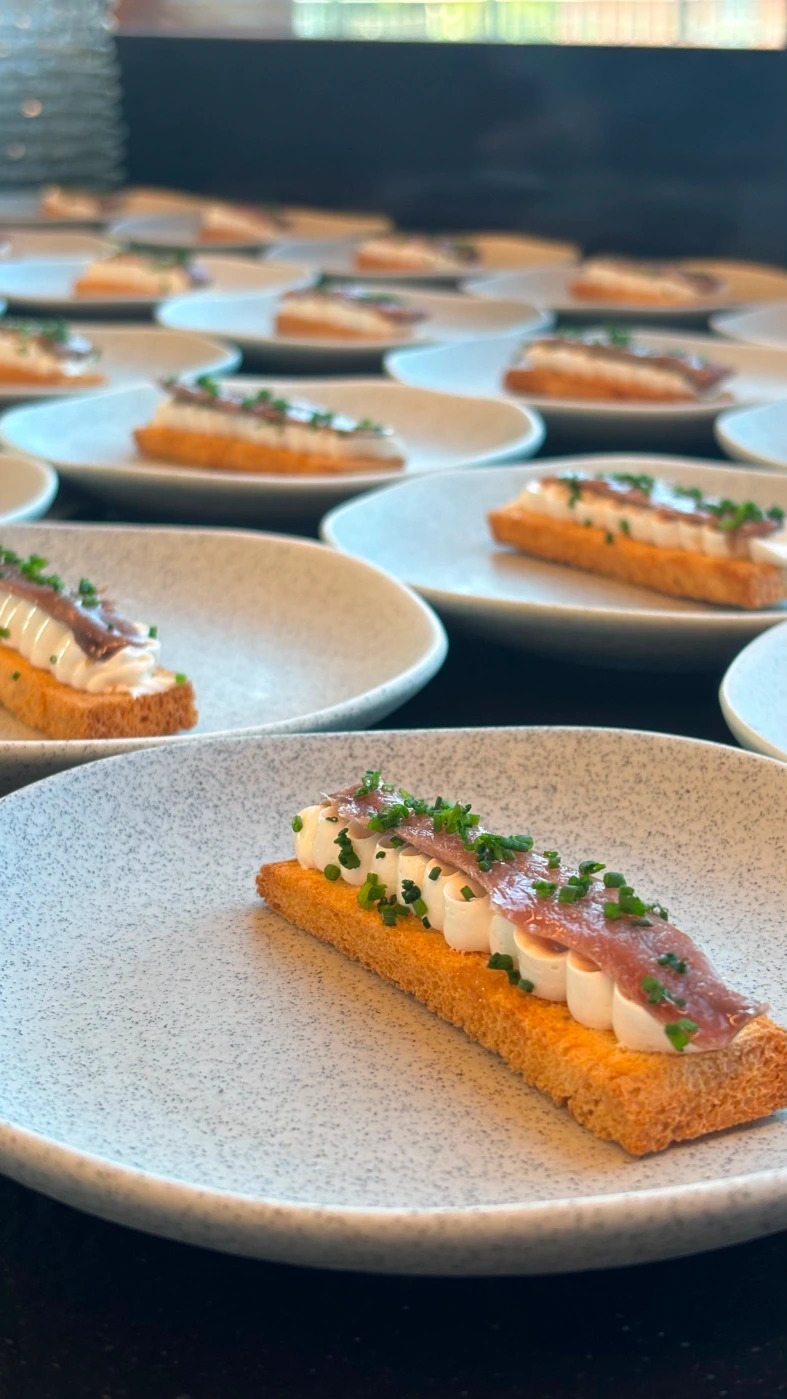 Tosta de anchoa con mantequilla noisette.jpg Tosta de anchoa con mantequilla noisette.jpg