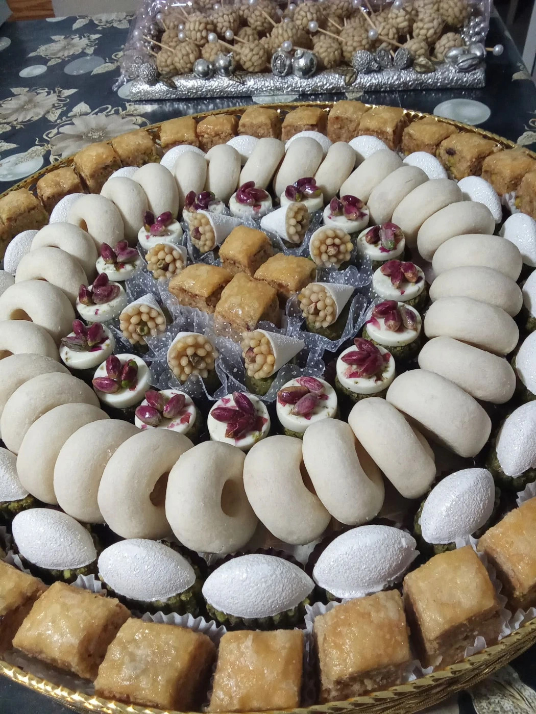 dolci_frutta_secca_tradizione_araba.jpg dolci_frutta_secca_tradizione_araba.jpg