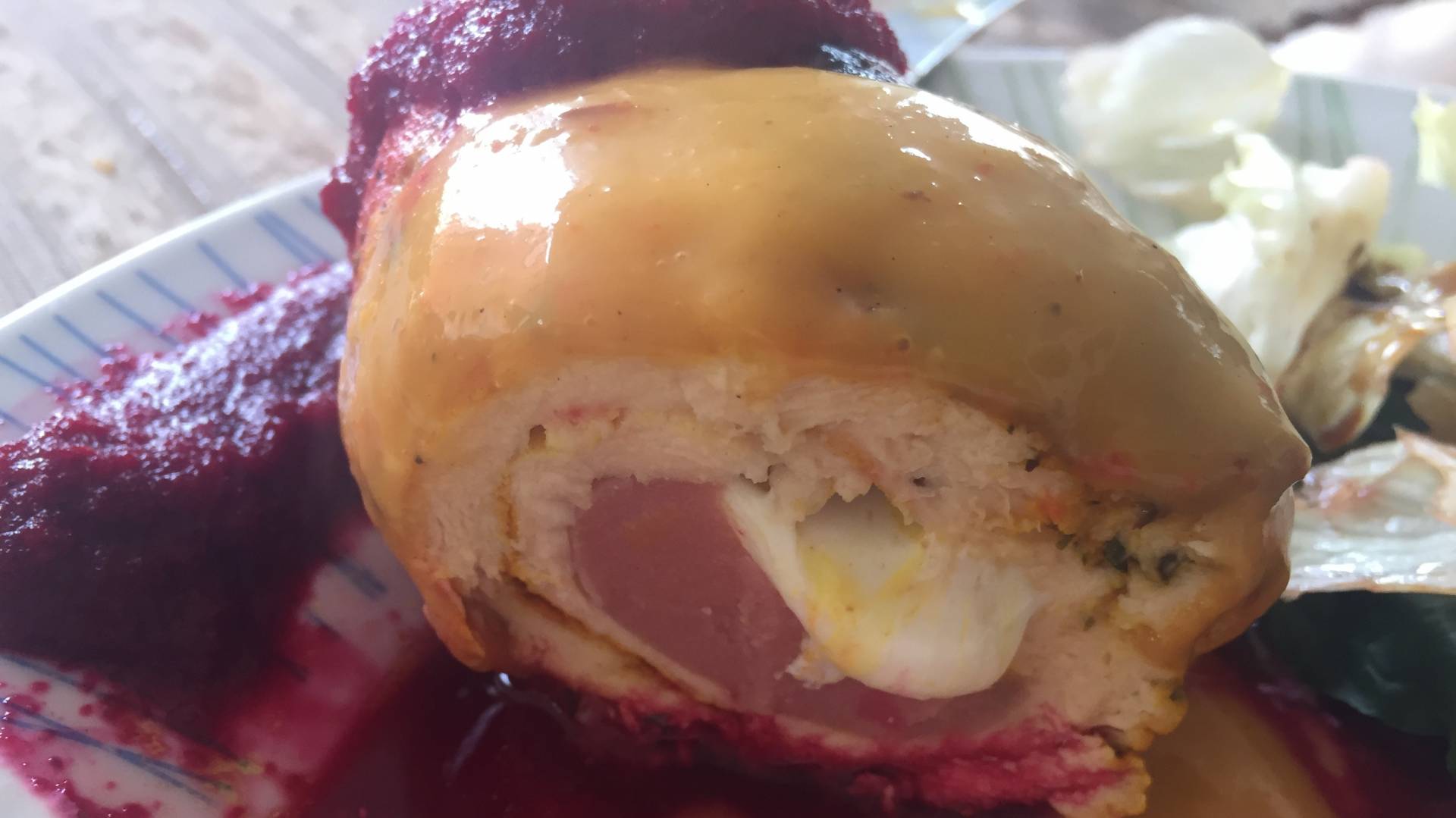 PECHUCGA DE POLLO RELLENA CON CURCUMA Y ALBAHACA