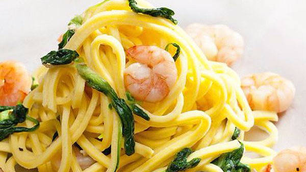 Spagueti con gambas y espinacas Spagueti con gambas y espinacas