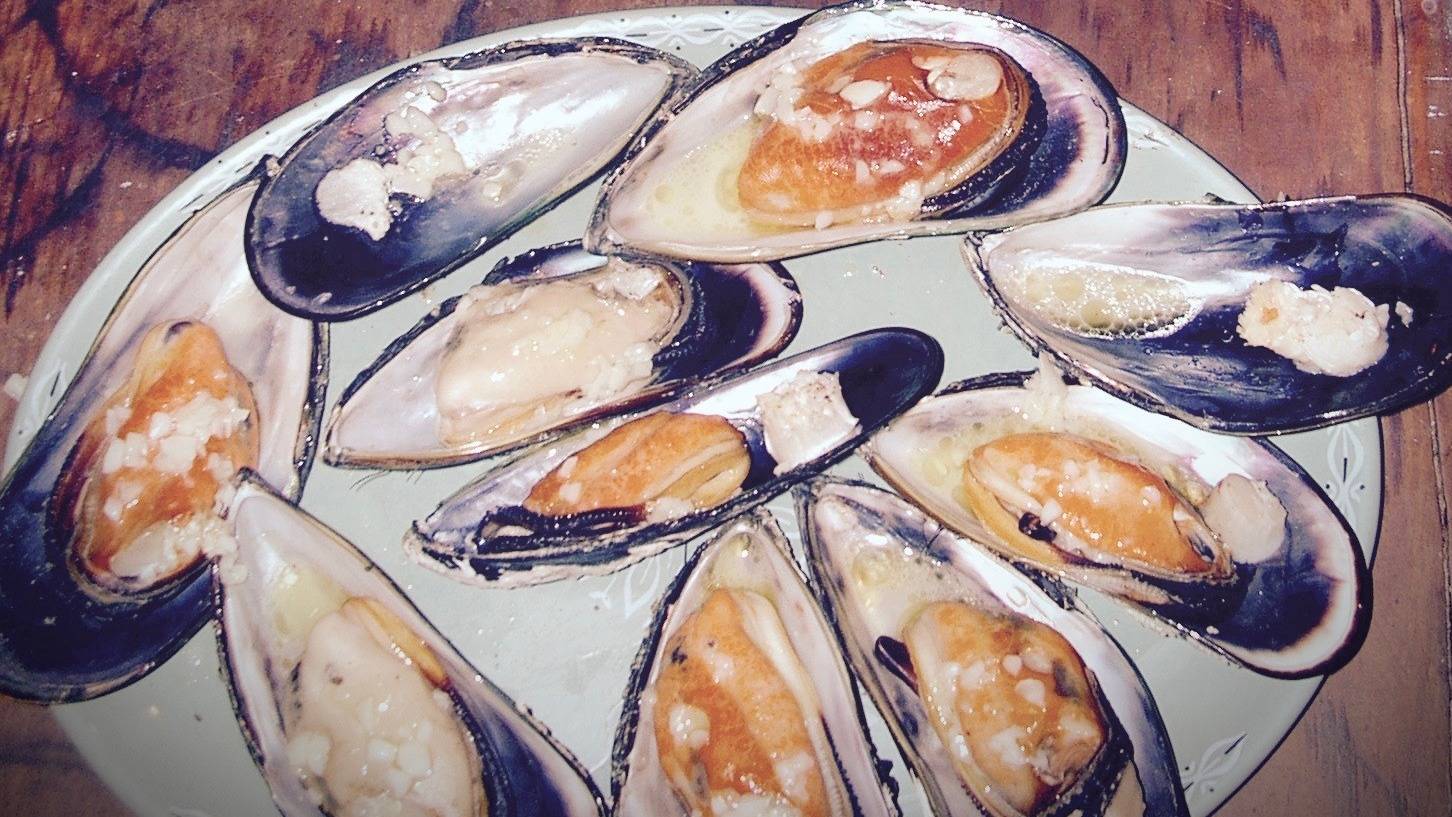 Rustic Kiwi Entree Green Lipped Mussels and Chilli Lime Salsita .jpg Rustic Kiwi Entree Green Lipped Mussels and Chilli Lime Salsita .jpg