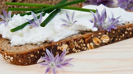 Brot mit Blumen.jpg