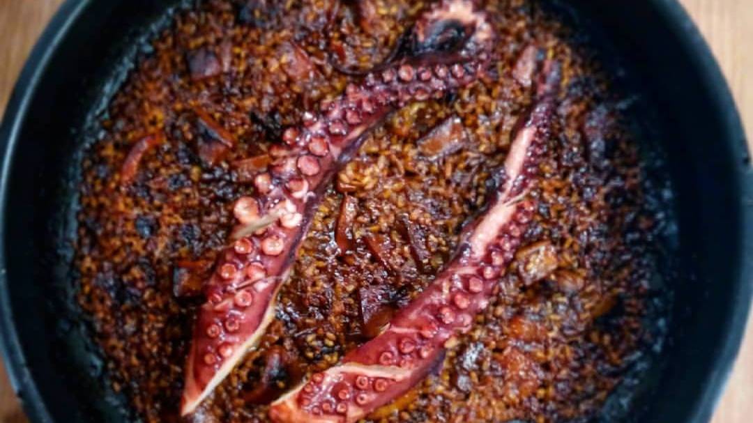 Socarrat(fine couche de riz caramelisé)de poulpe.png