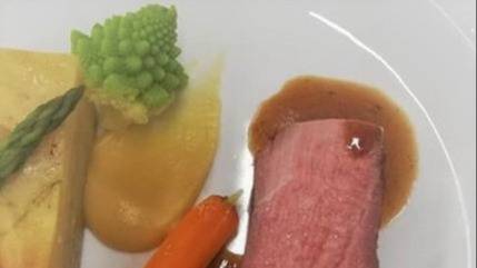 Presa de porco preto com batata gratinada.jpg