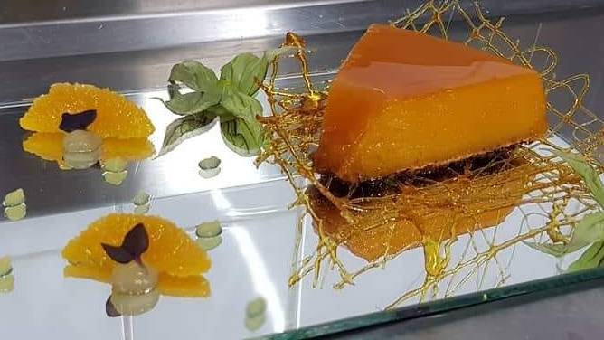 Pudim de abade priscos em cesto de caramelo.jpg