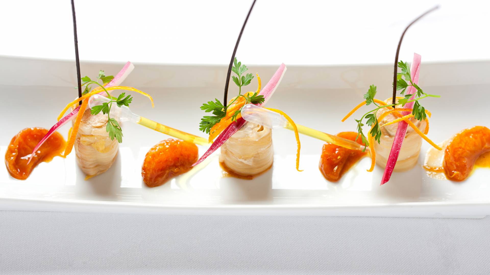 Cylindre d’endive et foie gras poché à l’orange, condiment de clémentine au curry 5.jpg