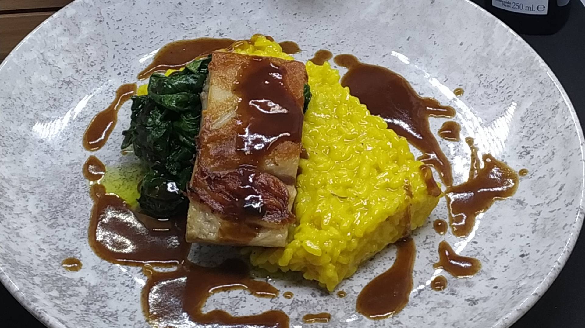 COCHINILLO CRUJIENTE CON RISOTTO MILANESE.jpg
