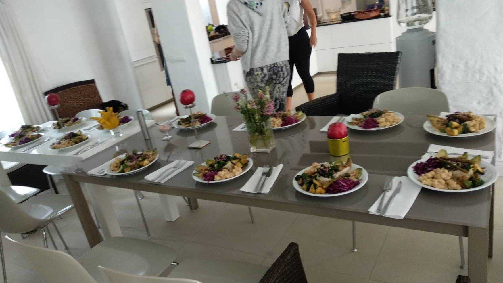 MENU VARIADO CON OPCIONES DE PESCADO Y CARNE O PLATOS VEGANOS
