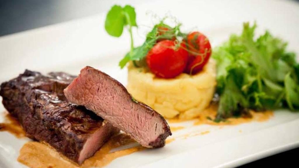 Filet-mignon-a-la-puree-de-carottes_exact1024x768_l.jpg