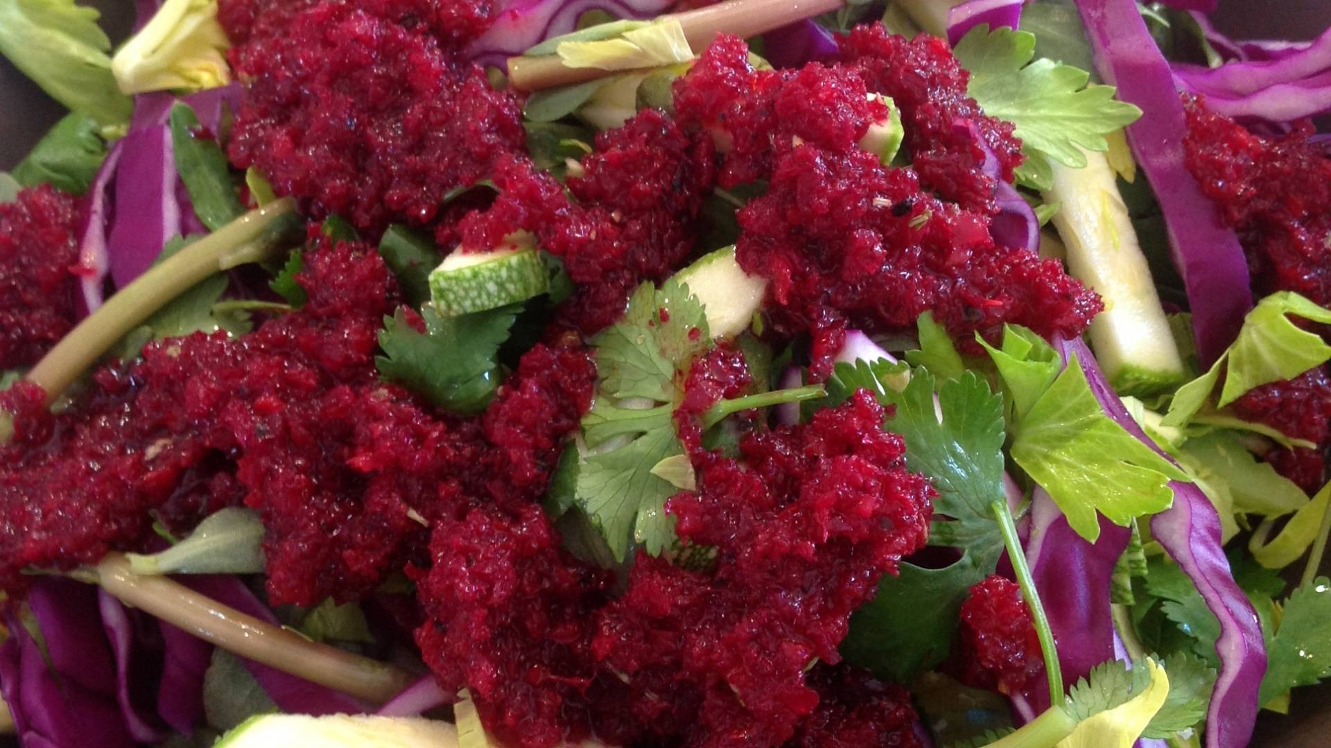 Emsalada con Aderezo betabel de las recetas del Sr. Conejo.jpg Emsalada con Aderezo betabel de las recetas del Sr. Conejo.jpg