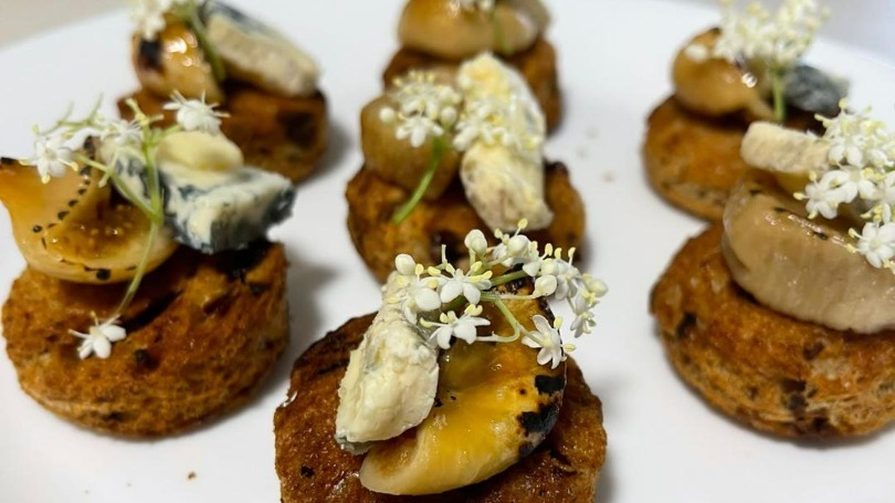 Canapes.jfif Canapes.jfif
