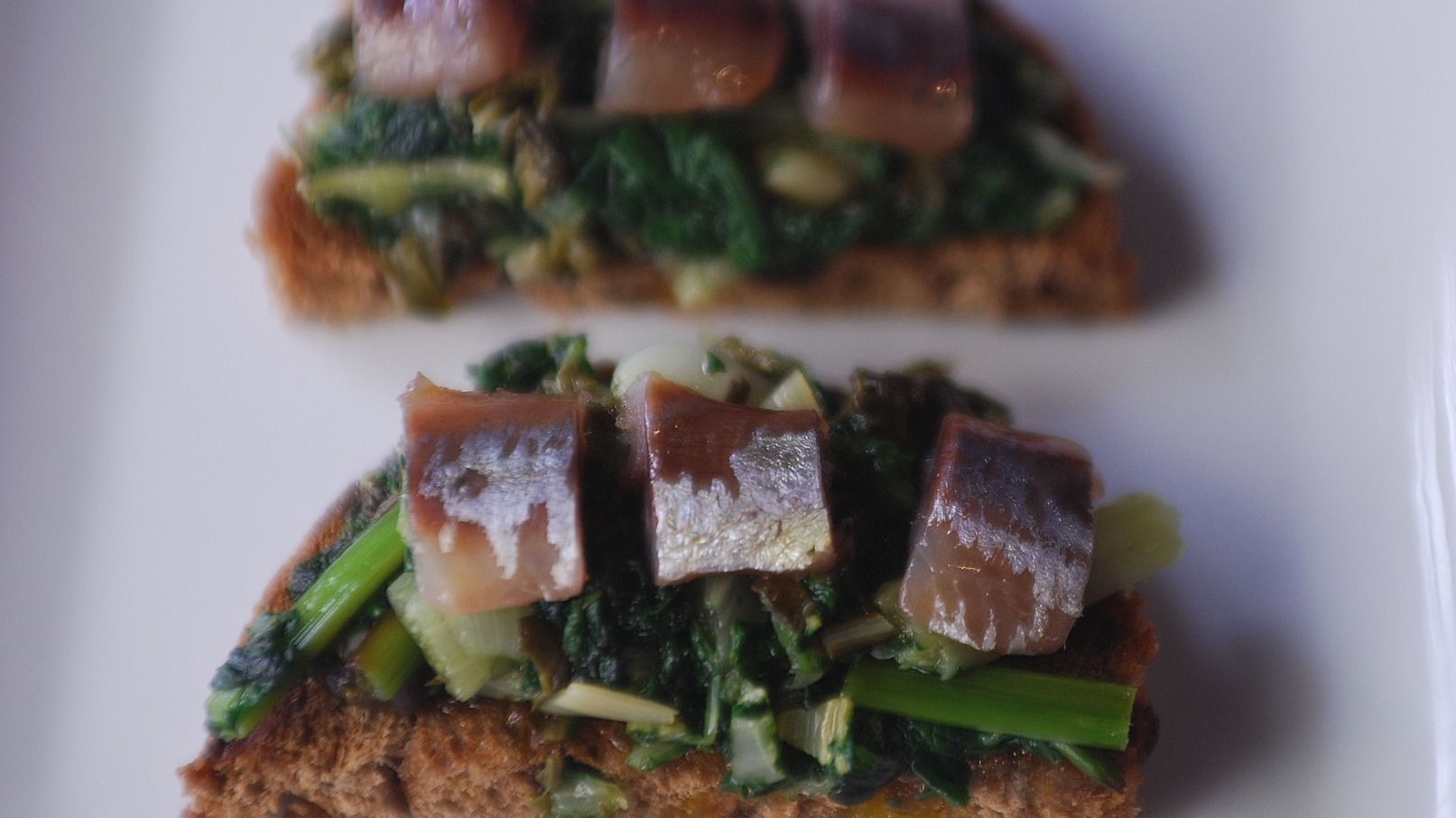 sardina y tosta de epinacas.JPG