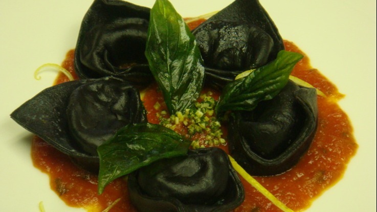 TORTELLONI AL NERO CON POLPA DI GRANCHIO.jpg