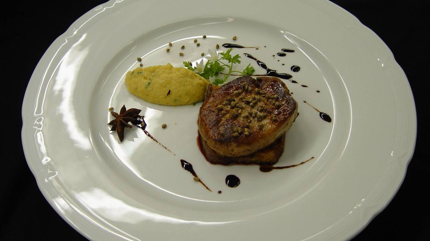 Foie gras poele, pain d'epice en pain perdu, vin rouge aux epices, humus (1 of 1).jpg Foie gras poele, pain d'epice en pain perdu, vin rouge aux epices, humus (1 of 1).jpg