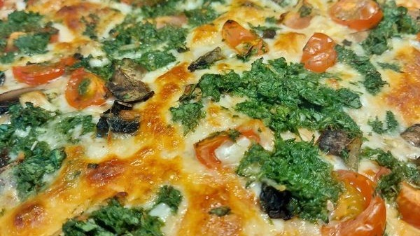 20221229_Spinach Tomato Pizza.jpg