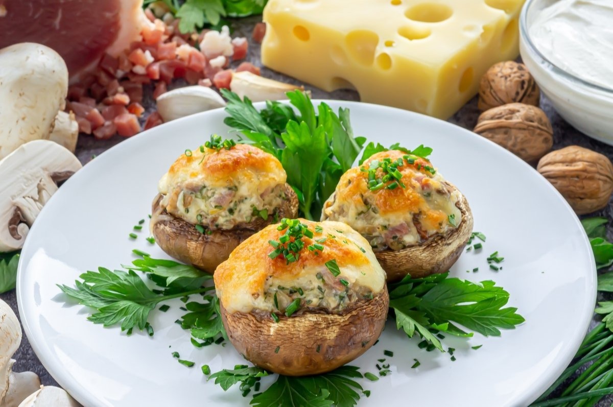 champinones-rellenos-de-jamon-y-queso-al-horno.jpg