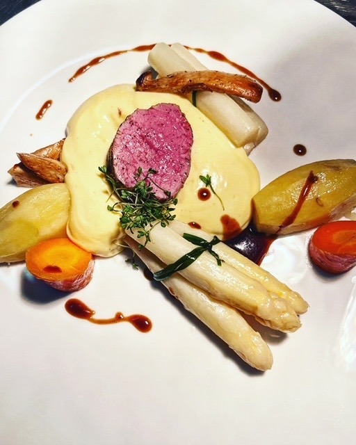 Spargel, Kalbsfilet geschmorte Karotte Jus.JPG