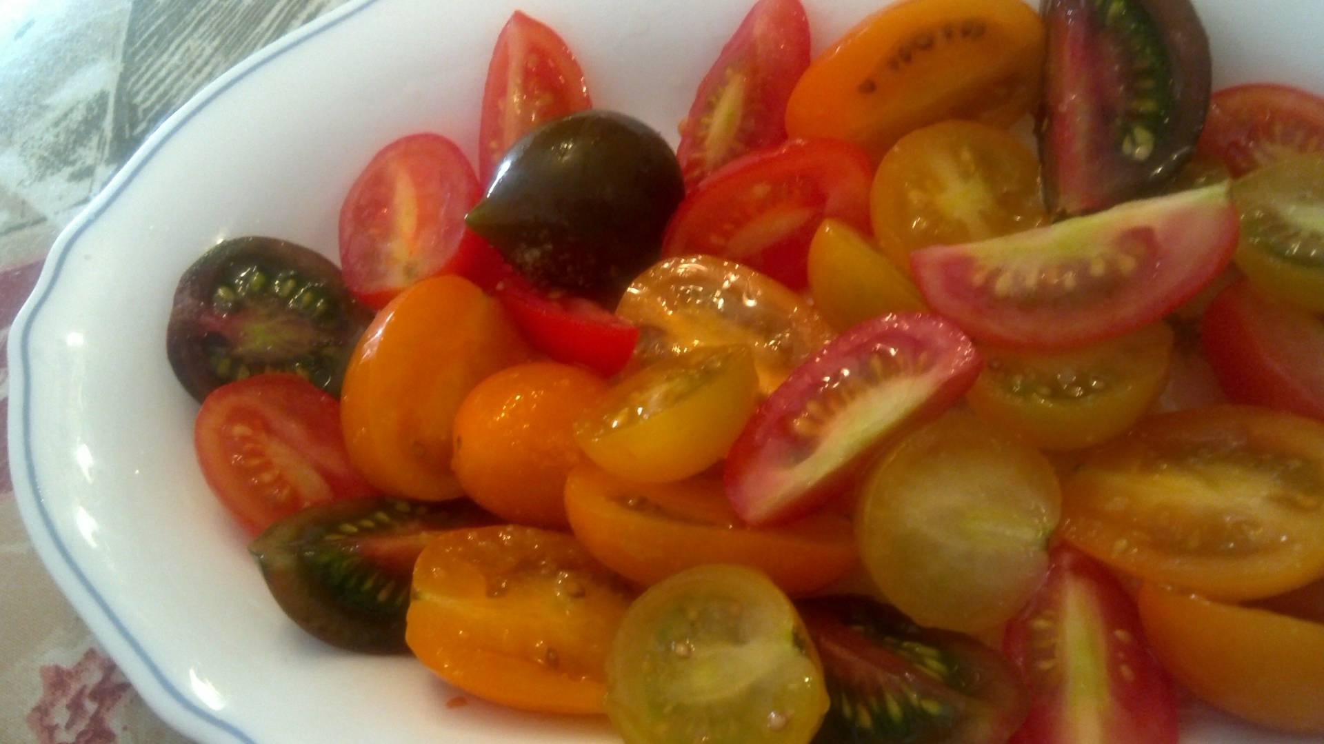 Tomatitos aliñados Tomatitos aliñados