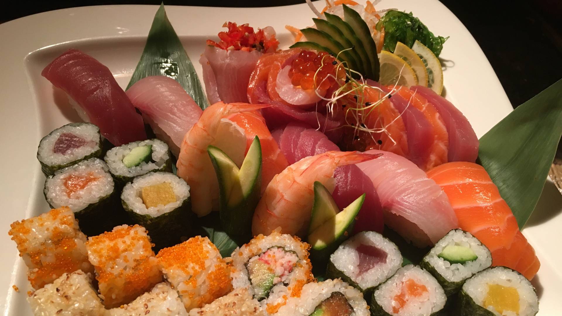 sushi sashimimoriawase Yusuke Sasaki.JPG sushi sashimimoriawase Yusuke Sasaki.JPG