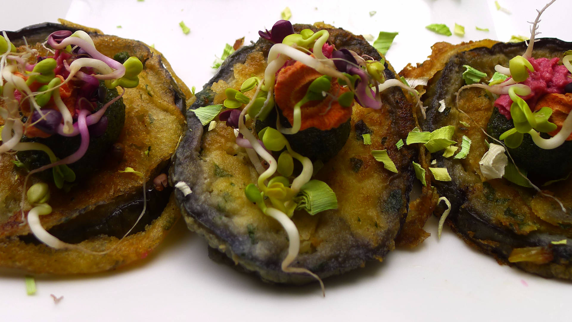 Fried-aubergines-fingerfood-stripe.jpg