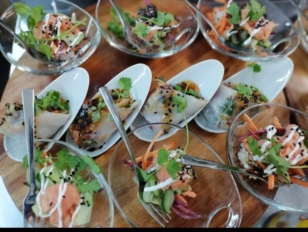 canapes.jpg canapes.jpg