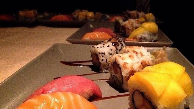 sushi variado emplatado.jpg