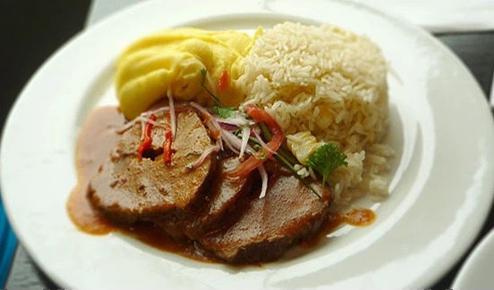 asado de res con pure.jpg