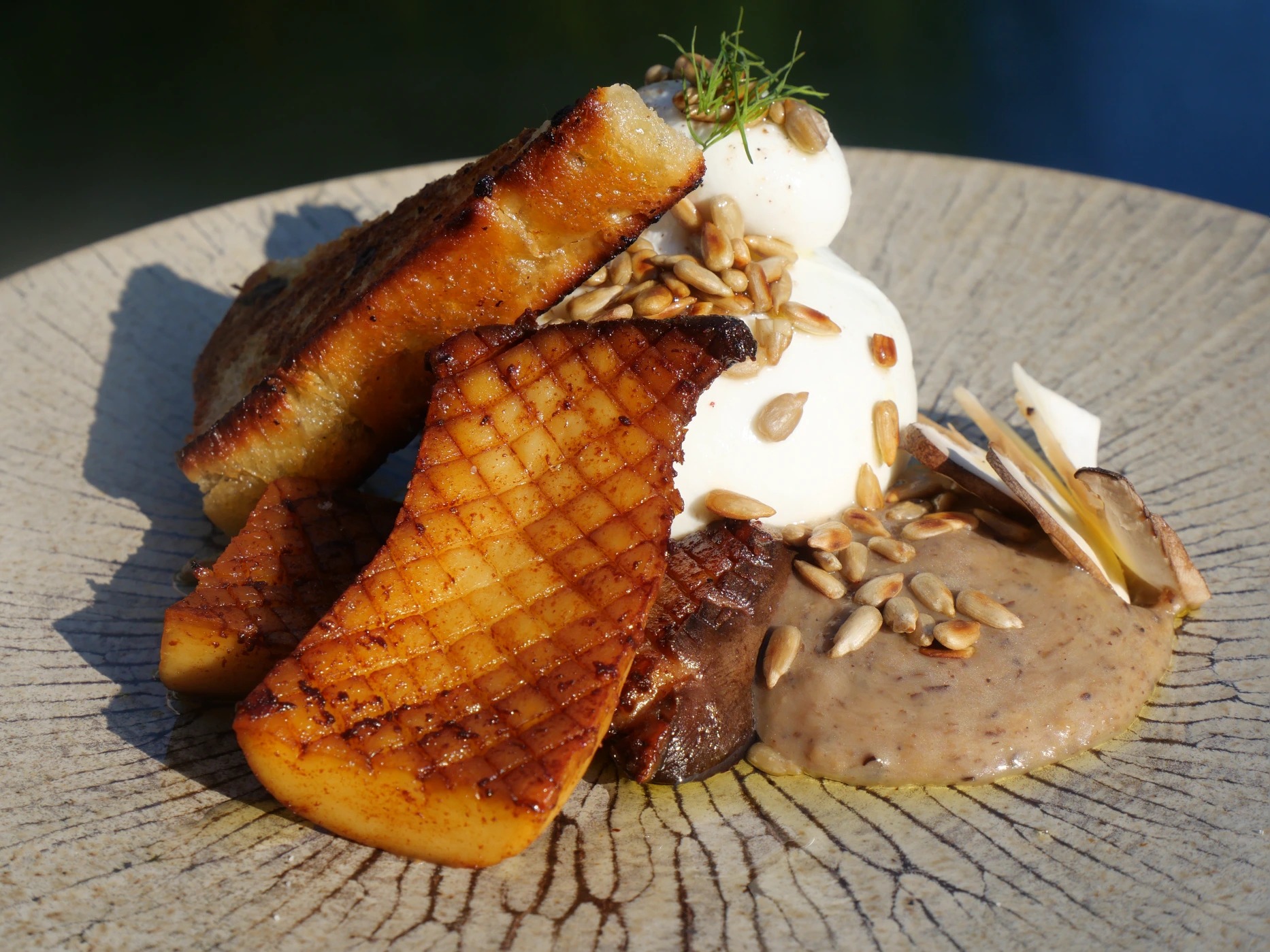 Burrata truffe gros plan.JPG Burrata truffe gros plan.JPG