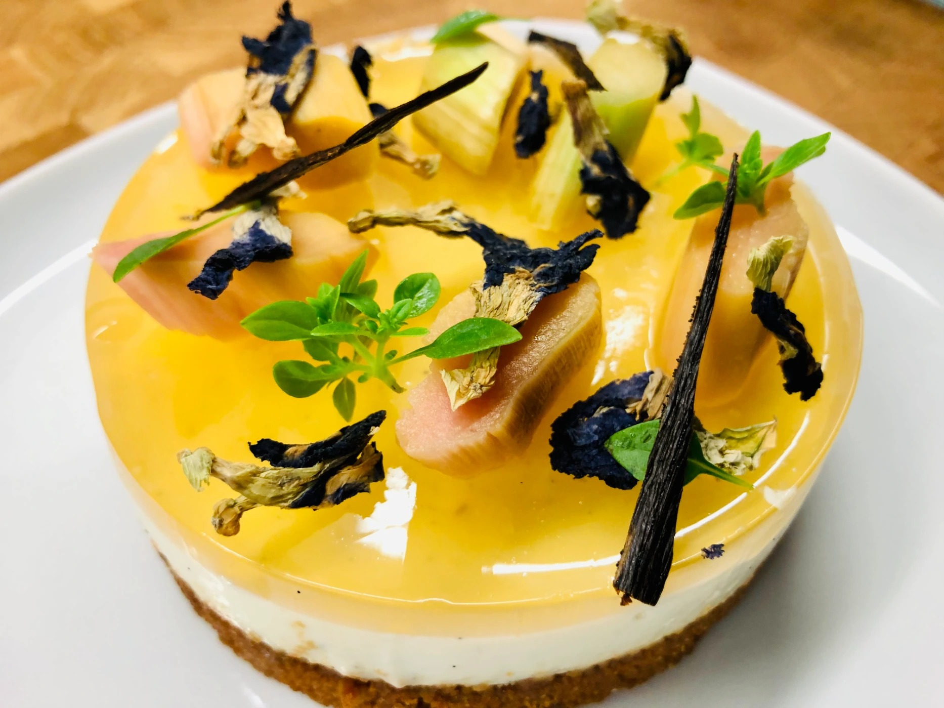 Cheesecake_rhubarbe_fleurs_vanille7.jpeg