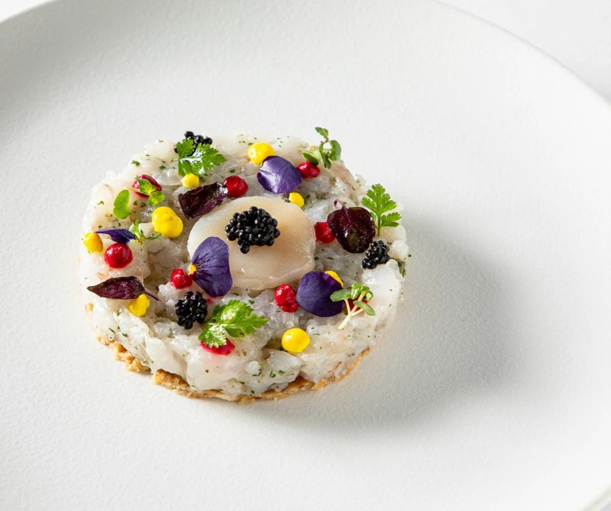 Tarte fine gambas et St Jacques caviar yuzu betterave._edited.jpg Tarte fine gambas et St Jacques caviar yuzu betterave._edited.jpg