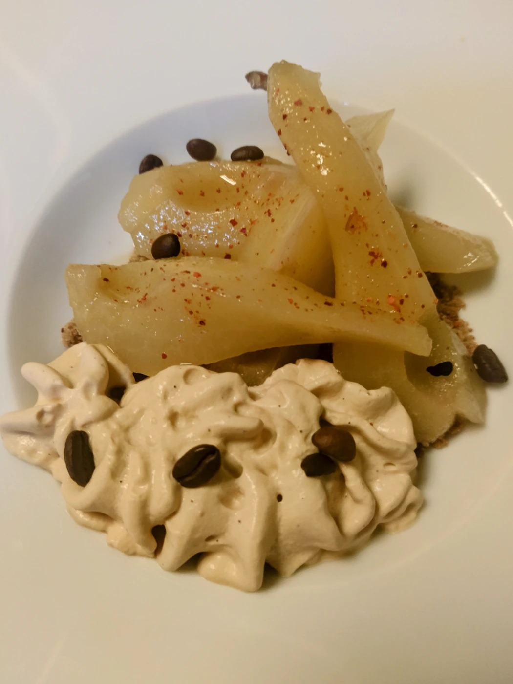 Poire pochée aux épices - Crème café.jpg