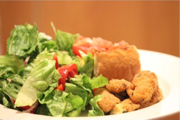 Chicken & Salad.jpg Chicken & Salad.jpg