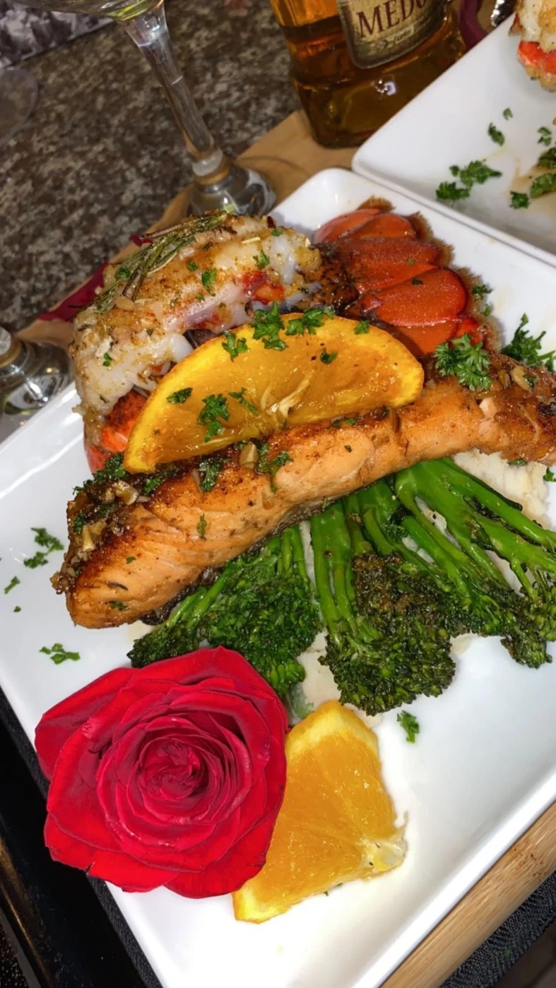 logo salmon close up.webp